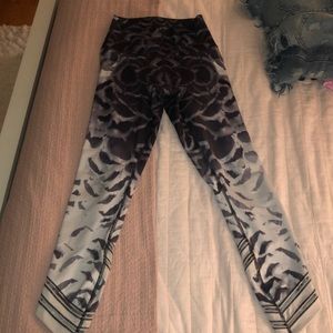Lululemon high waisted leggings size 4